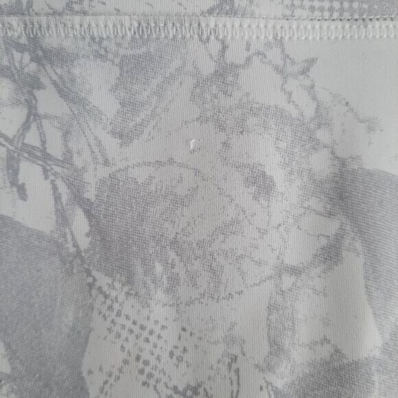 RBX Active Crop Capri Athletic Leggings Abstract Print Grey White Pockets Sz M - Picture 6 of 15